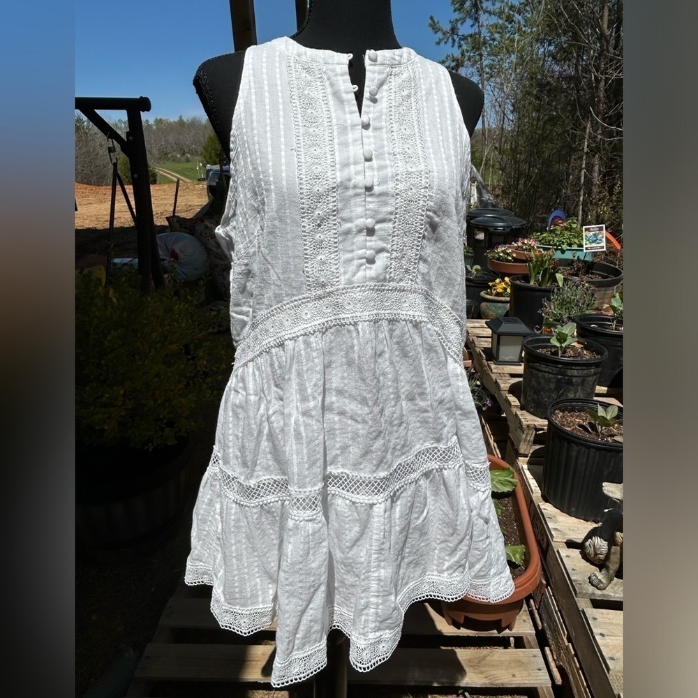 Indikah dress. Size L. White. Sleeveless.